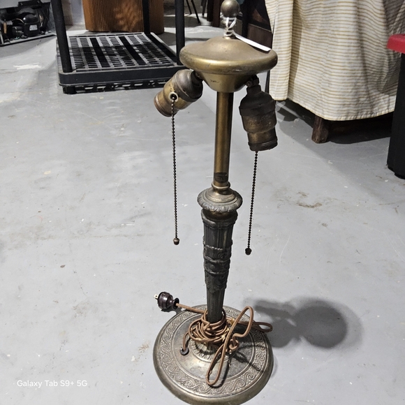 Vintage Brass Lamp Base with Dual Sockets - Picture 5 of 5
